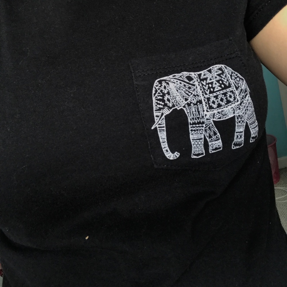 Black short sleeve tee with elephant pocket